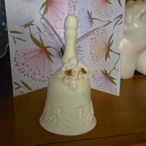 Porcelan Bell
